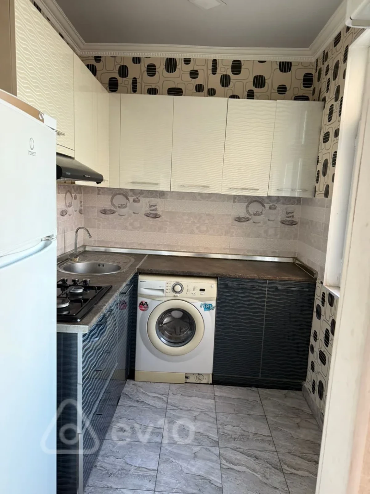 Satılır 1 otaqlı köhnə tikili 33 m²