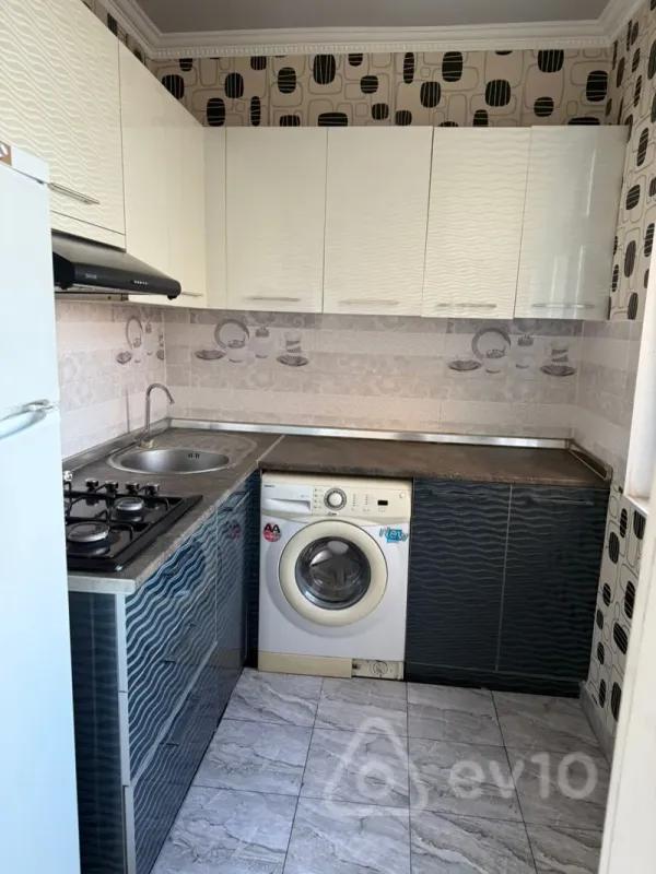 Satılır 1 otaqlı köhnə tikili 33 m²