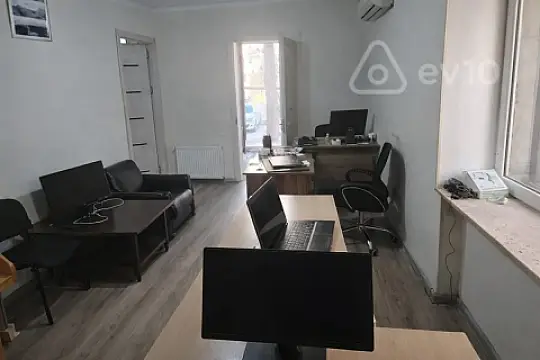 Kirayə verilir 2 otaqlı ofis 40 m²