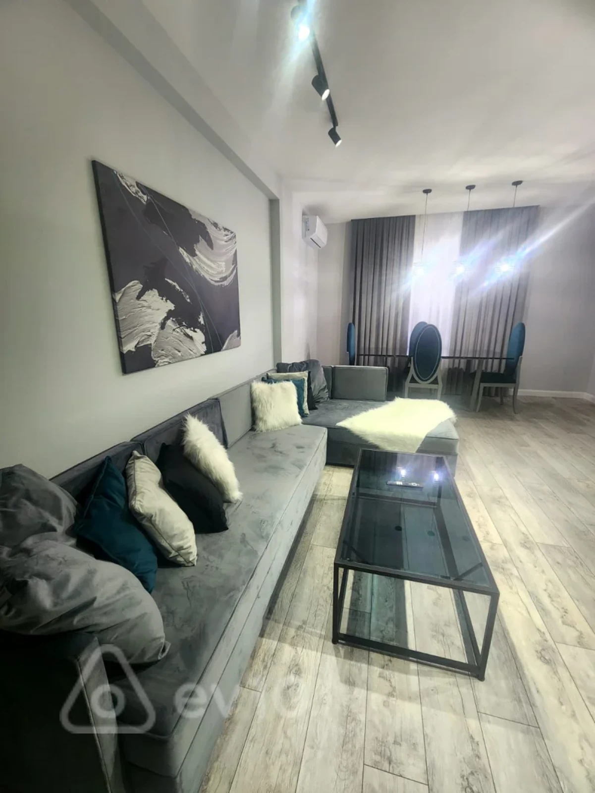 Kirayə verilir 2 otaqlı yeni tikili 93 m²