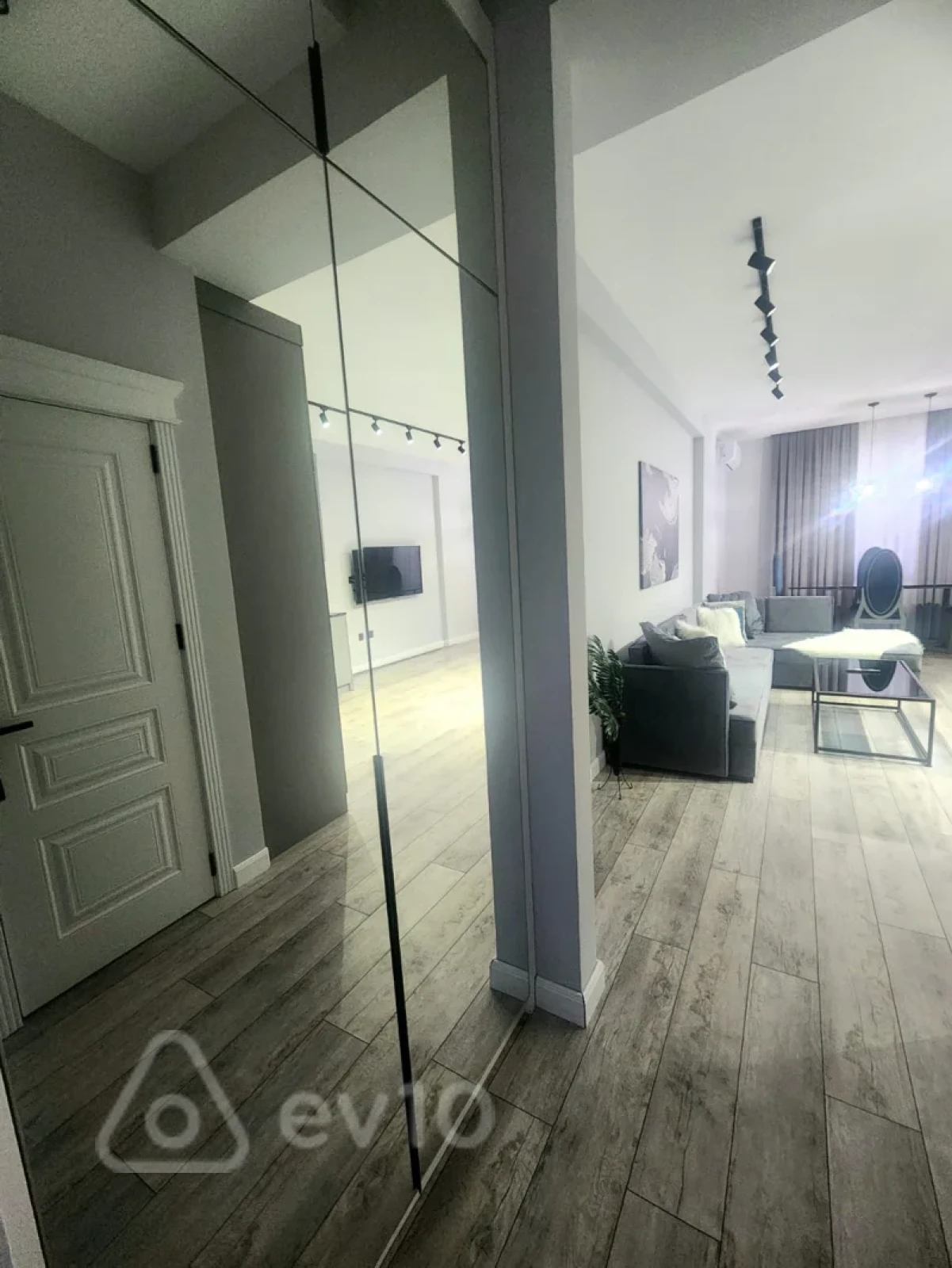 Kirayə verilir 2 otaqlı yeni tikili 93 m²