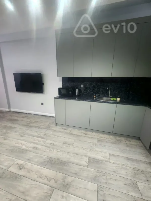Kirayə verilir 2 otaqlı yeni tikili 93 m²