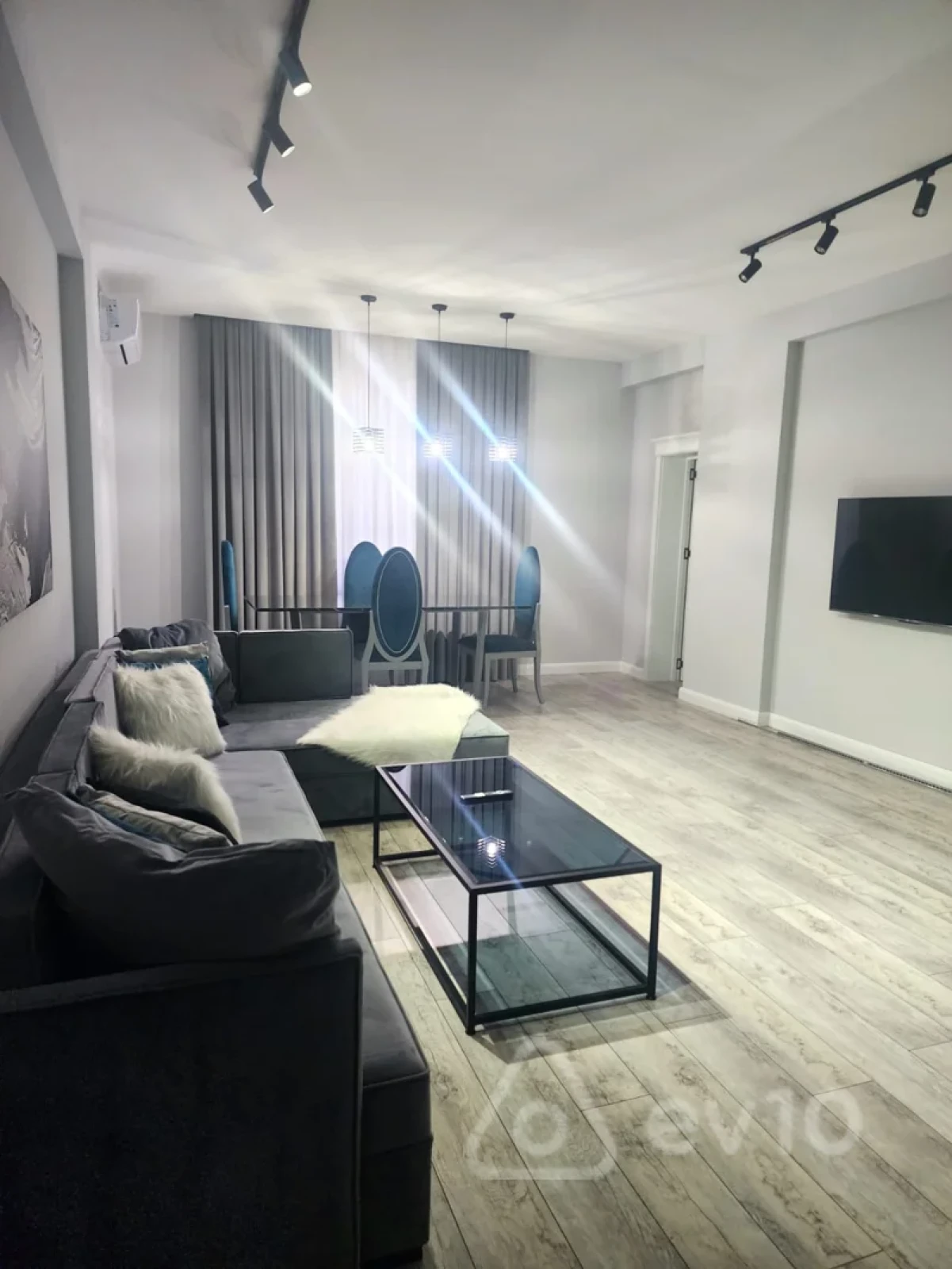 Kirayə verilir 2 otaqlı yeni tikili 93 m²