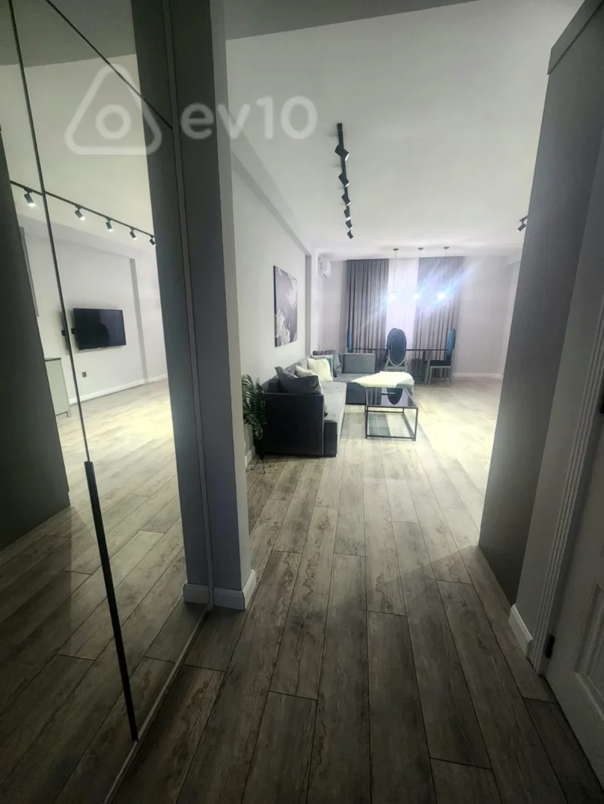 Kirayə verilir 2 otaqlı yeni tikili 93 m²