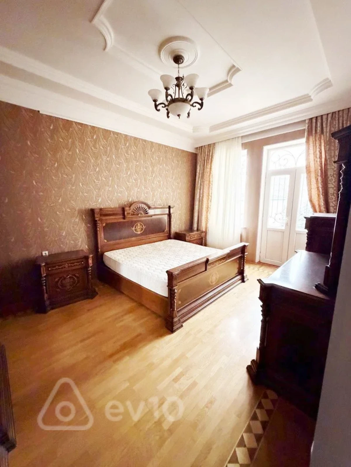 Kirayə verilir 8 otaqlı həyət evi 300 m²
