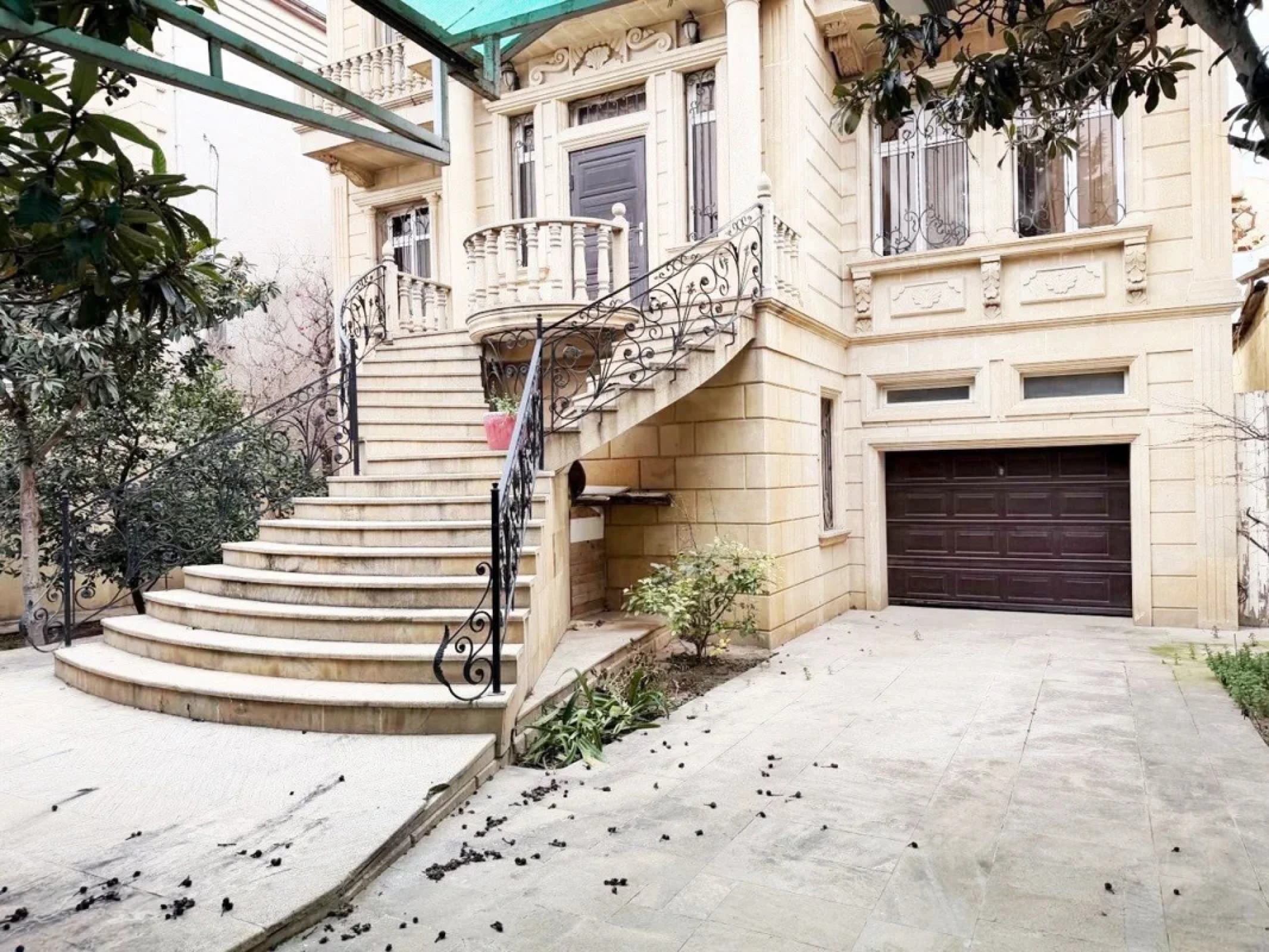 Kirayə verilir 8 otaqlı həyət evi 300 m²