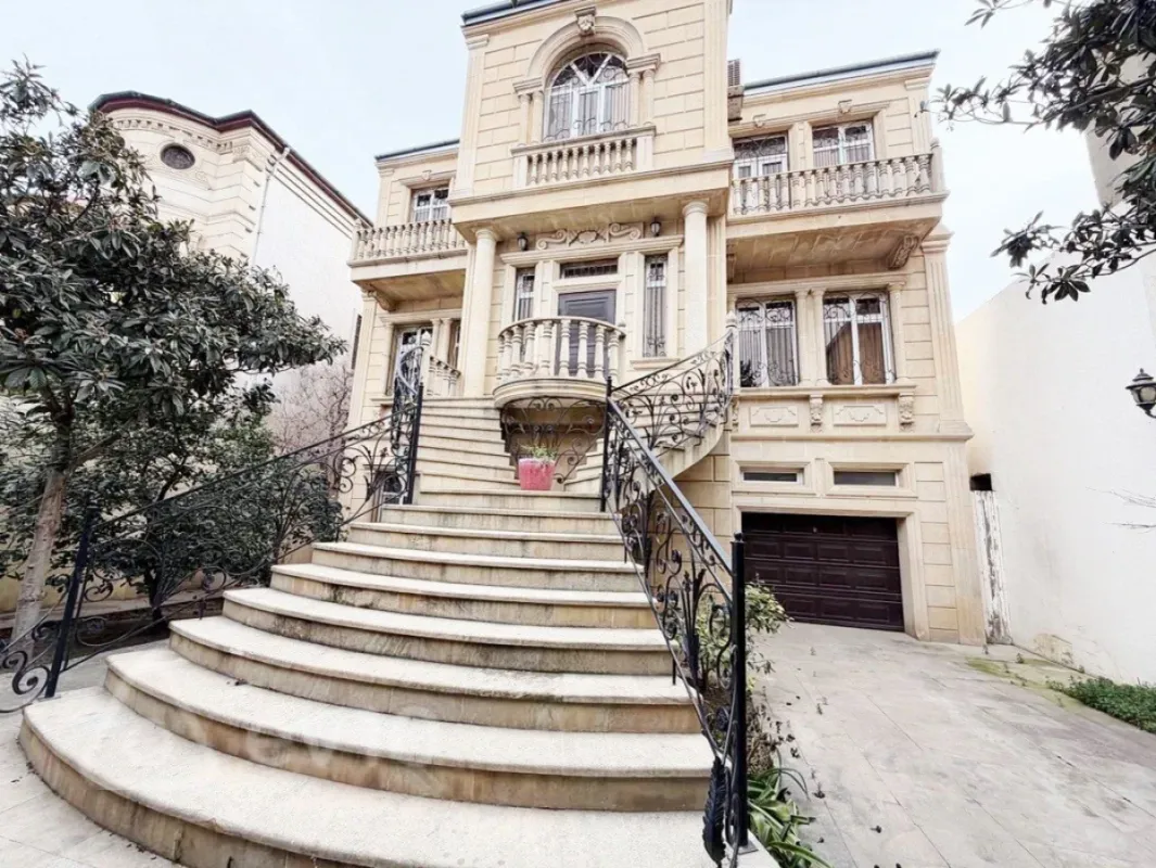 Kirayə verilir 8 otaqlı həyət evi 300 m²