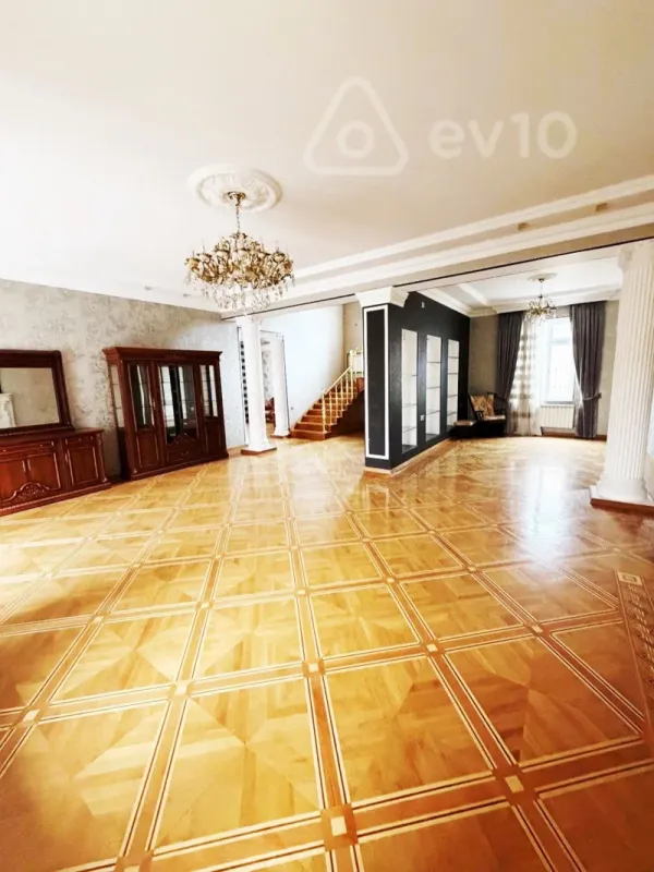 Kirayə verilir 8 otaqlı həyət evi 300 m²