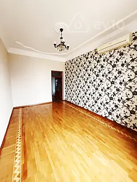 Kirayə verilir 8 otaqlı həyət evi 300 m²