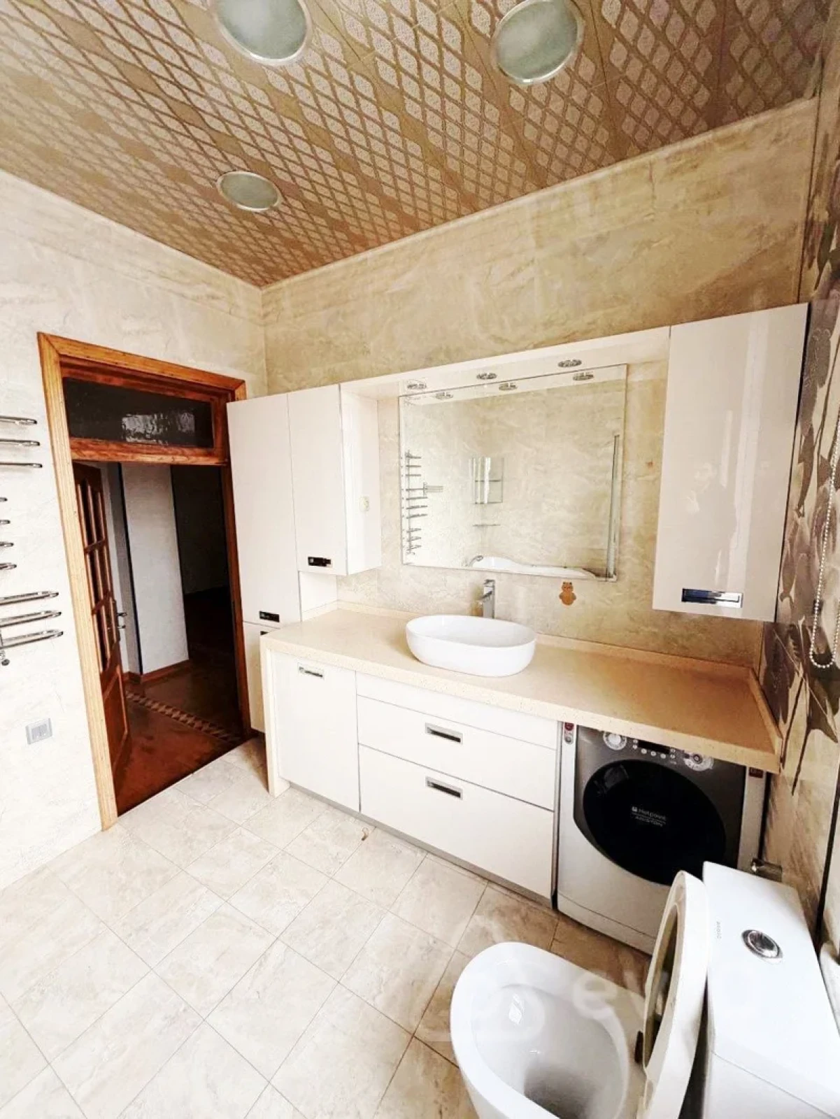 Kirayə verilir 8 otaqlı həyət evi 300 m²