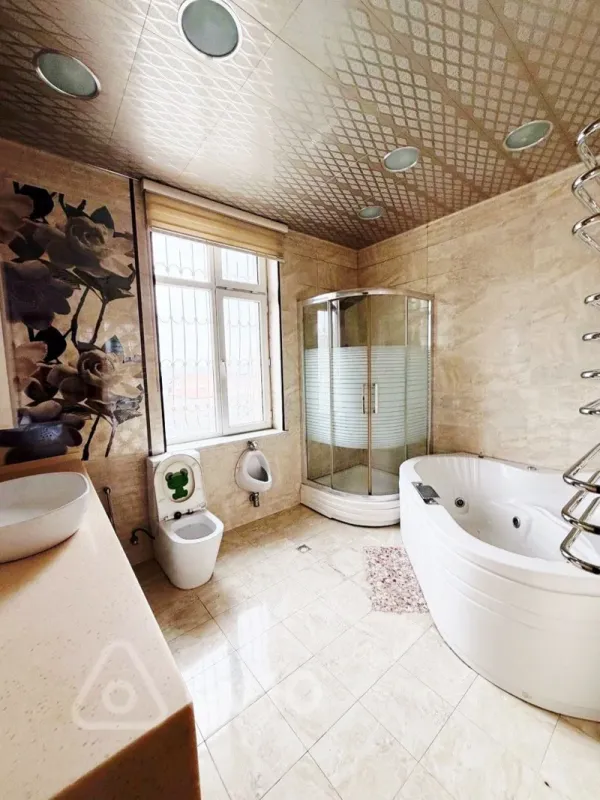 Kirayə verilir 8 otaqlı həyət evi 300 m²