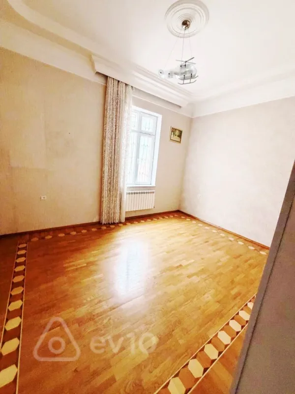 Kirayə verilir 8 otaqlı həyət evi 300 m²