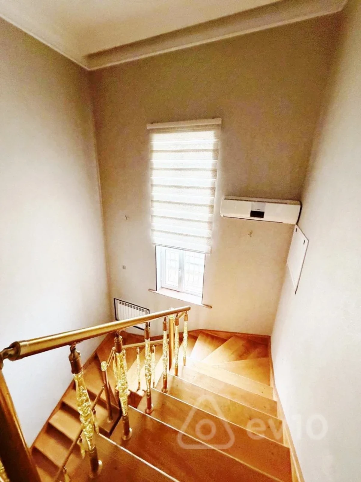 Kirayə verilir 8 otaqlı həyət evi 300 m²