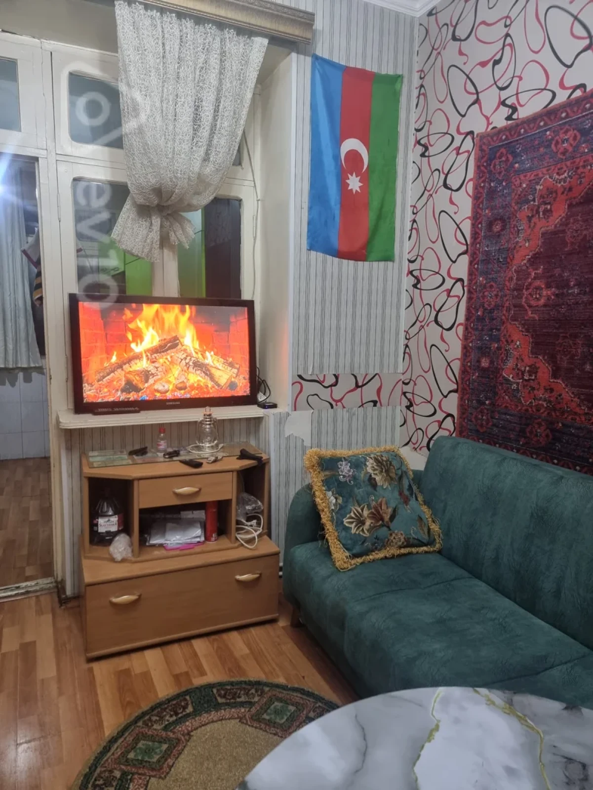 Kirayə verilir 3 otaqlı köhnə tikili 200 m²