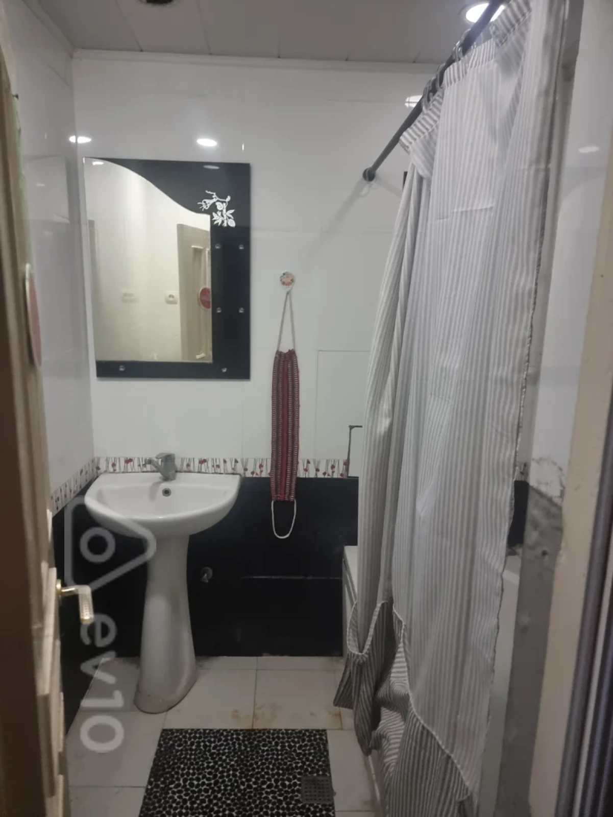 Kirayə verilir 3 otaqlı köhnə tikili 200 m²