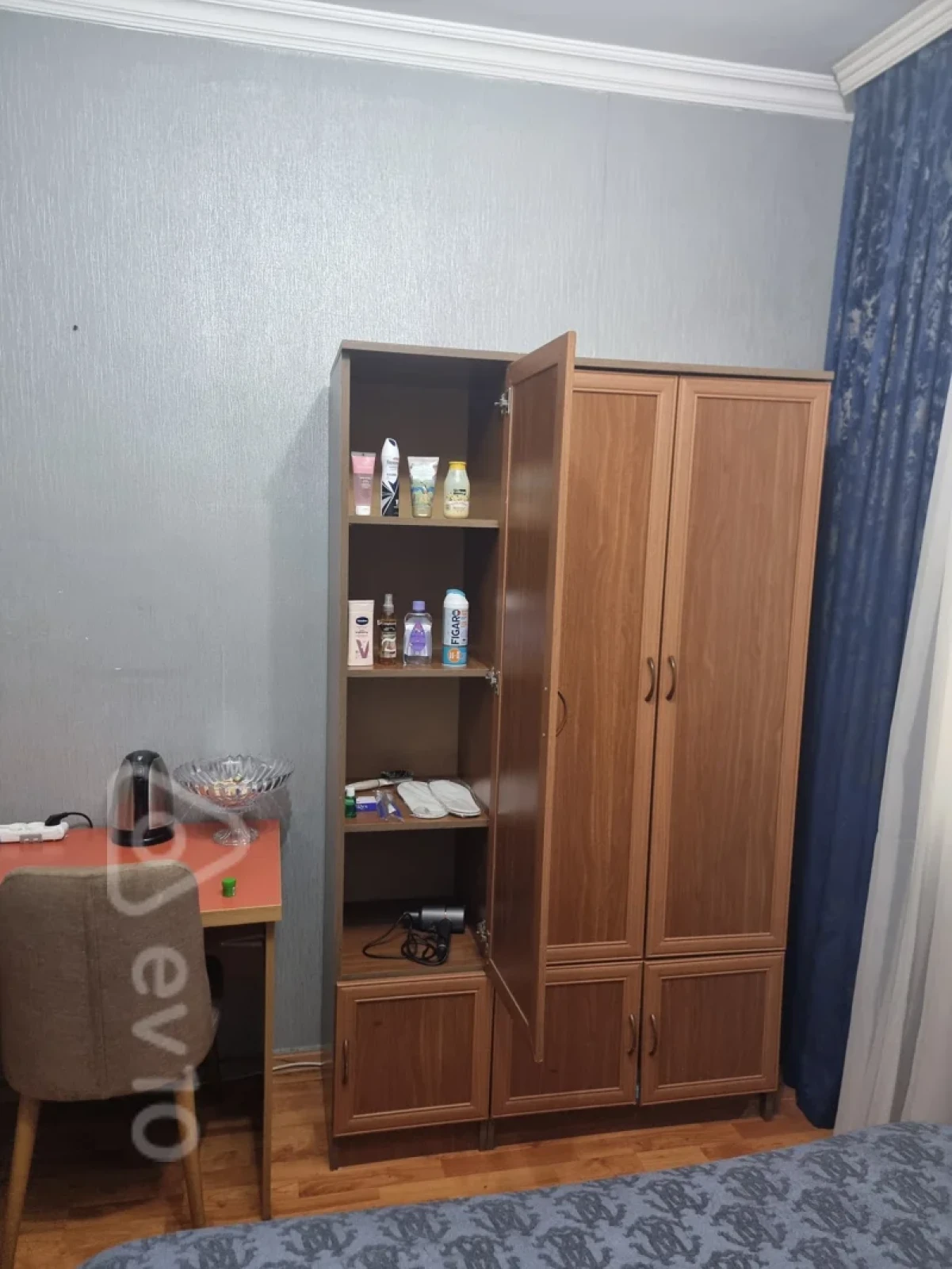 Kirayə verilir 3 otaqlı köhnə tikili 200 m²