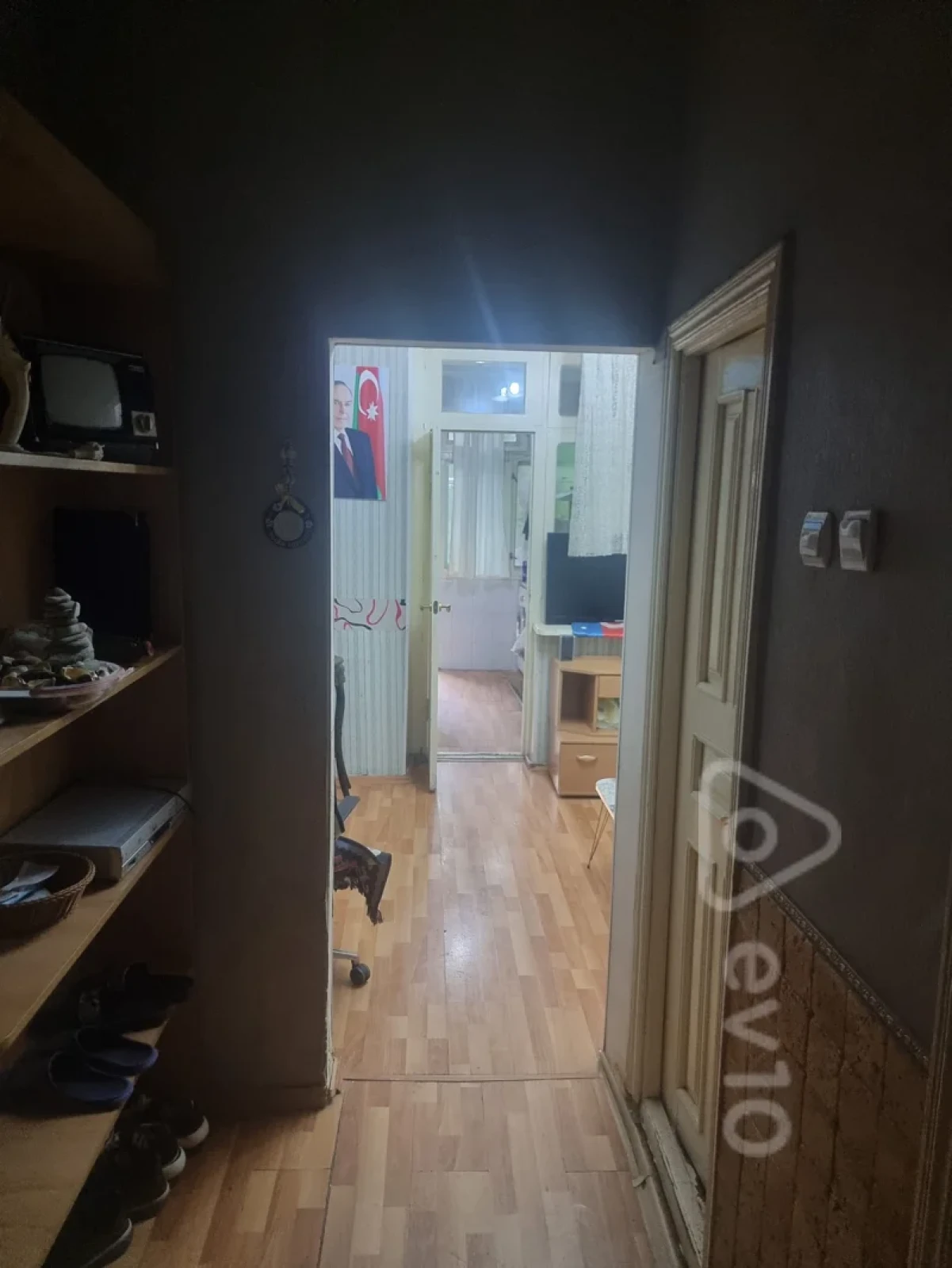 Kirayə verilir 3 otaqlı köhnə tikili 200 m²
