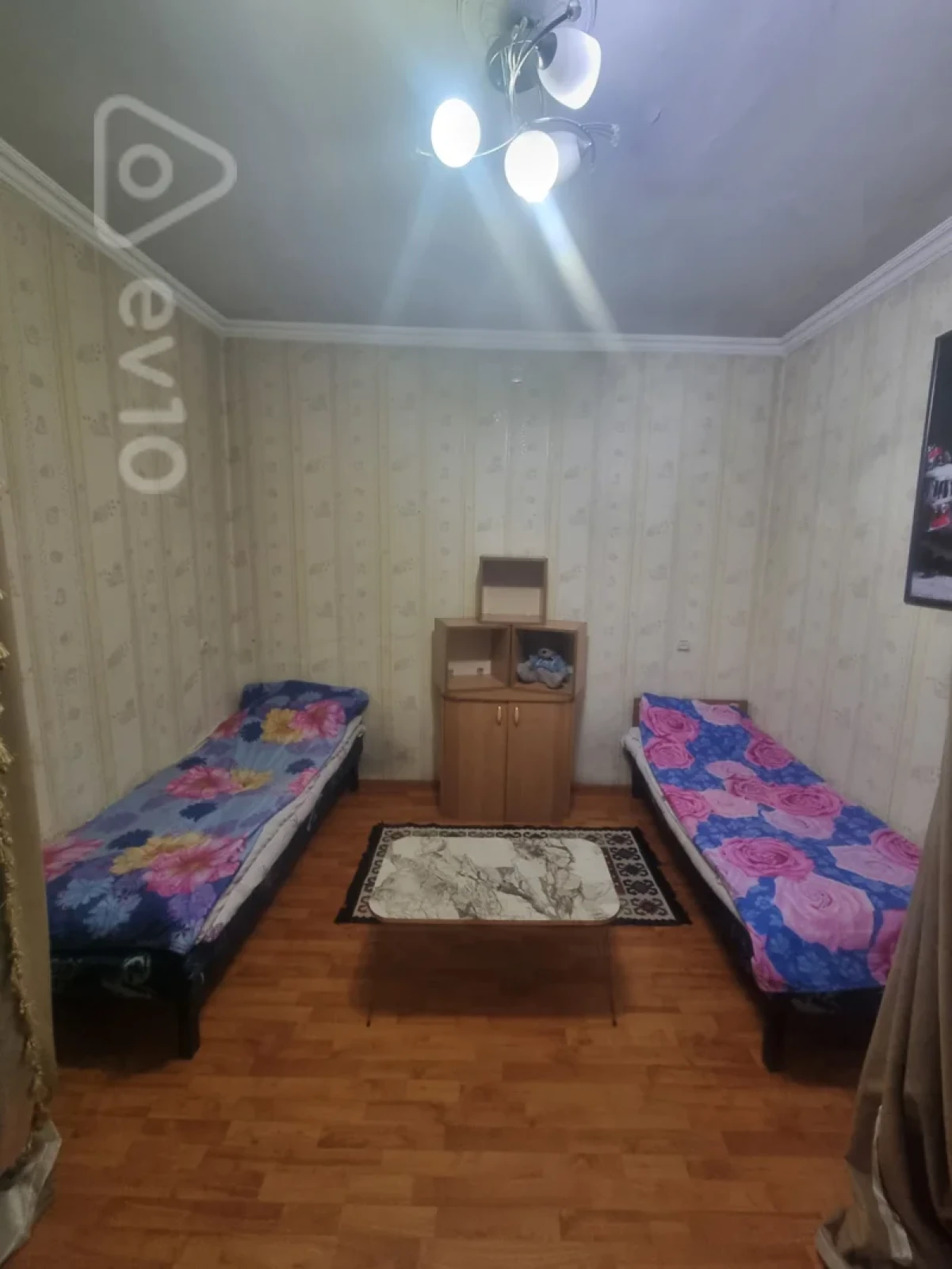 Kirayə verilir 3 otaqlı köhnə tikili 200 m²