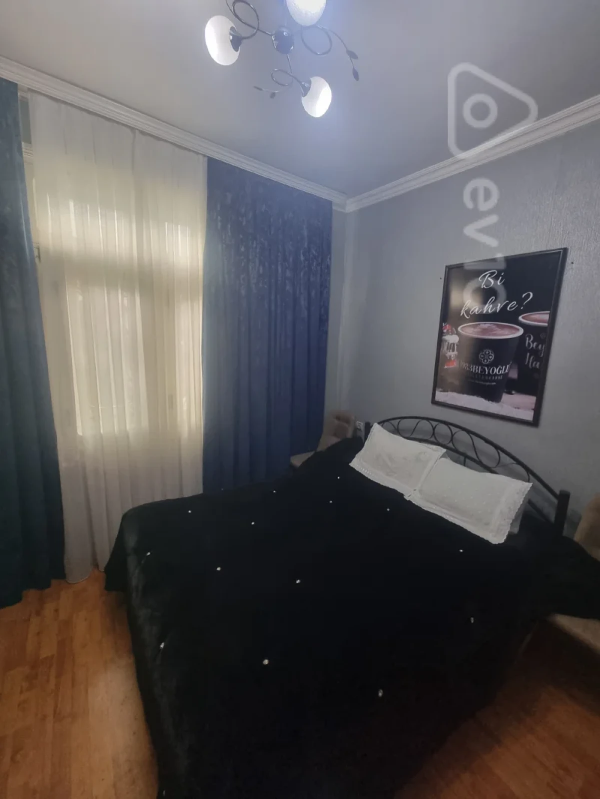 Kirayə verilir 3 otaqlı köhnə tikili 200 m²