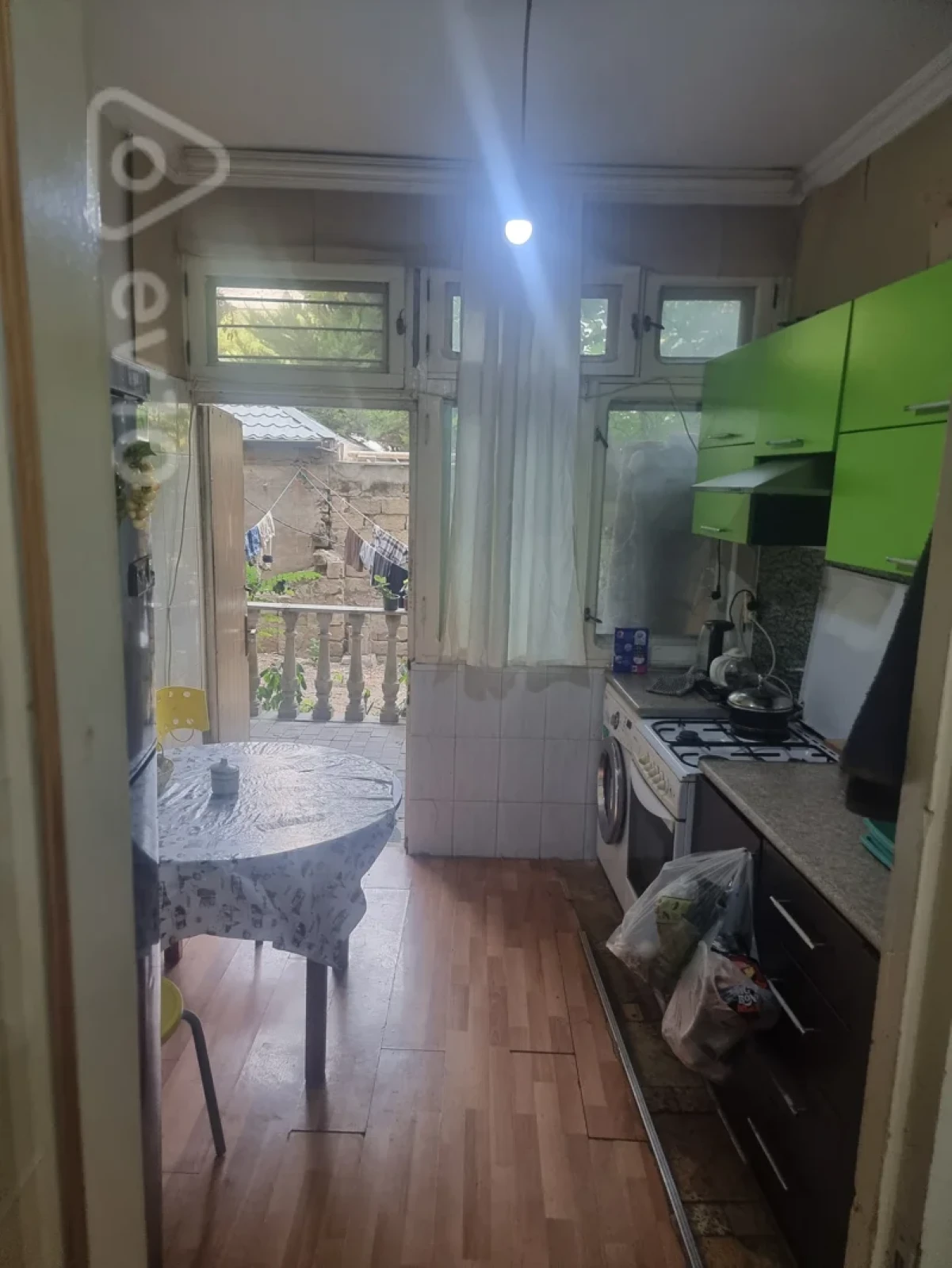 Kirayə verilir 3 otaqlı köhnə tikili 200 m²