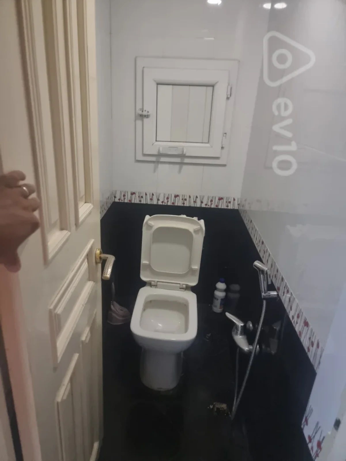 Kirayə verilir 3 otaqlı köhnə tikili 200 m²