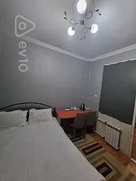 Kirayə verilir 3 otaqlı köhnə tikili 200 m²