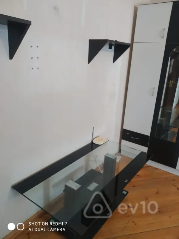 Kirayə verilir 2 otaqlı köhnə tikili 50 m²