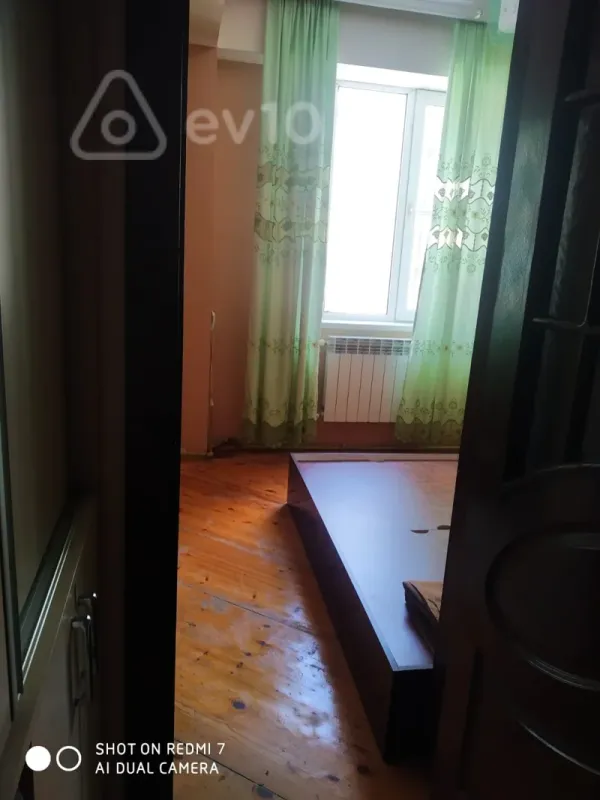 Kirayə verilir 2 otaqlı köhnə tikili 50 m²