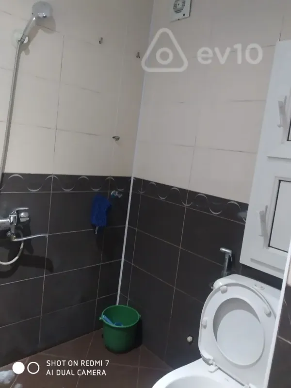 Kirayə verilir 2 otaqlı köhnə tikili 50 m²