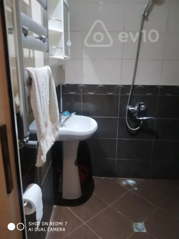 Kirayə verilir 2 otaqlı köhnə tikili 50 m²