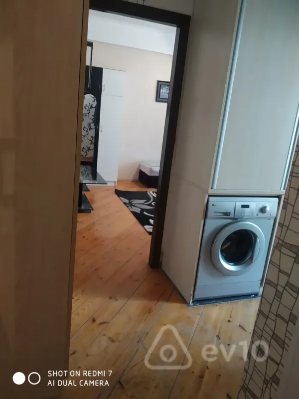 Kirayə verilir 2 otaqlı köhnə tikili 50 m²