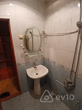 Kirayə verilir 3 otaqlı köhnə tikili 55 m²