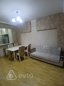 Kirayə verilir 3 otaqlı köhnə tikili 55 m²