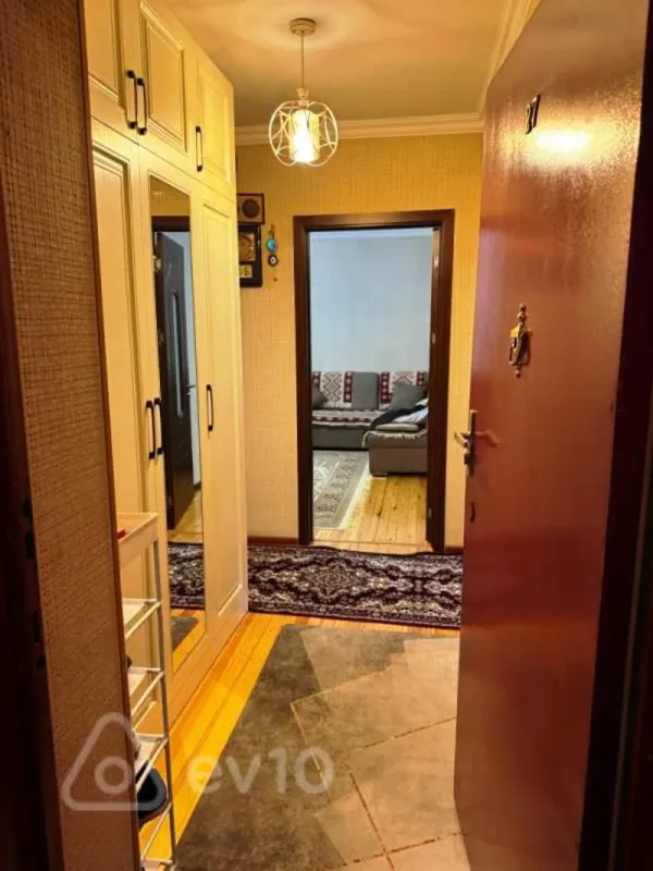 Satılır 3 otaqlı köhnə tikili 72 m²