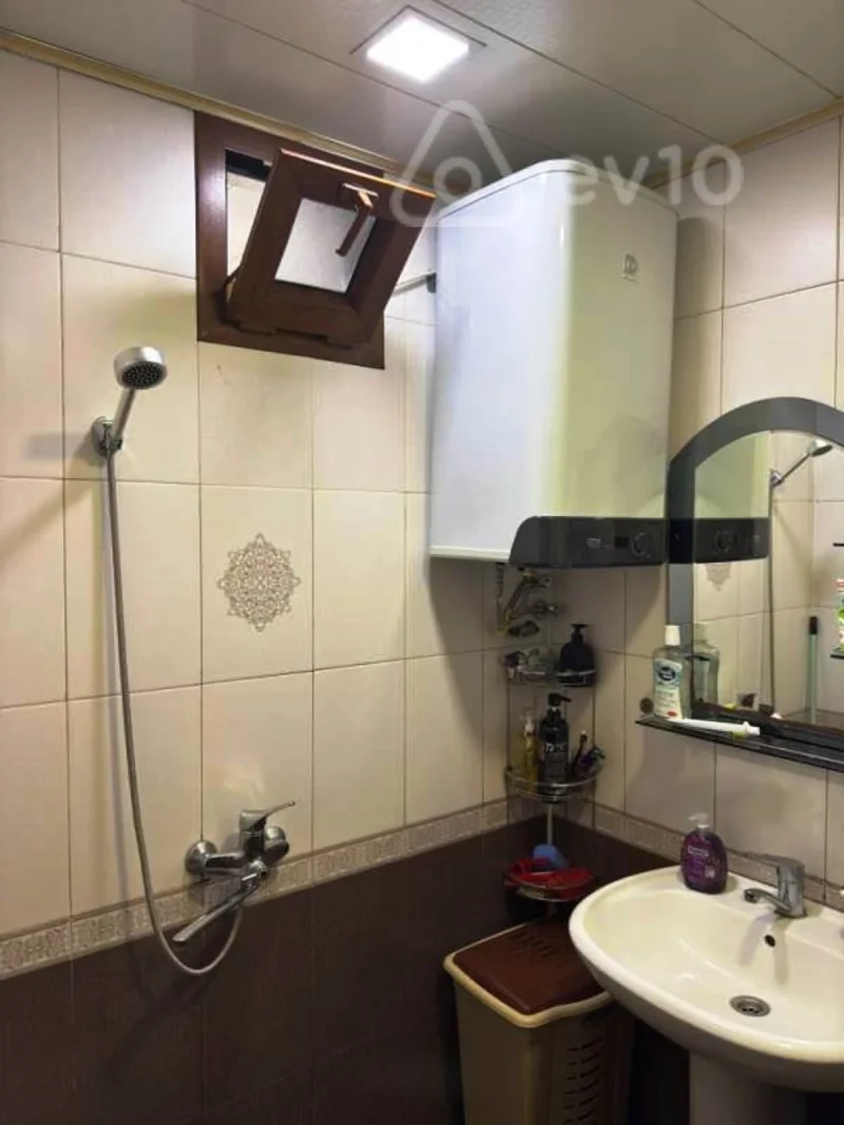 Satılır 3 otaqlı köhnə tikili 72 m²
