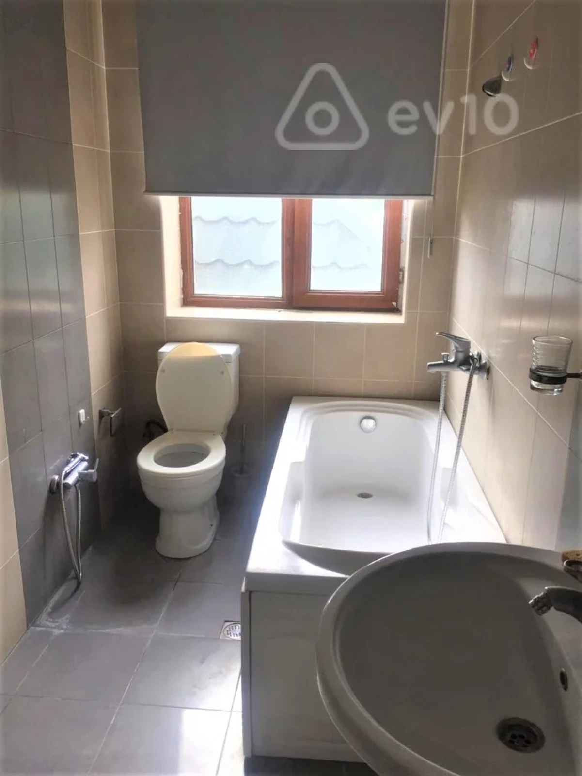 Kirayə verilir 10 otaqlı həyət evi 500 m²