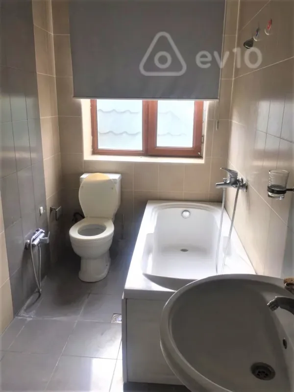 Kirayə verilir 10 otaqlı həyət evi 500 m²