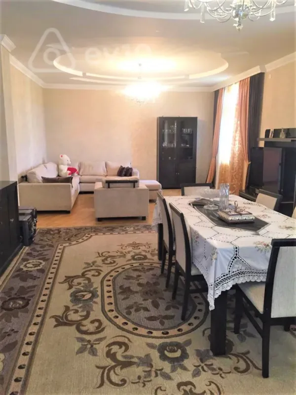 Kirayə verilir 10 otaqlı həyət evi 500 m²