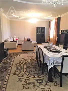 Kirayə verilir 10 otaqlı həyət evi 500 m²