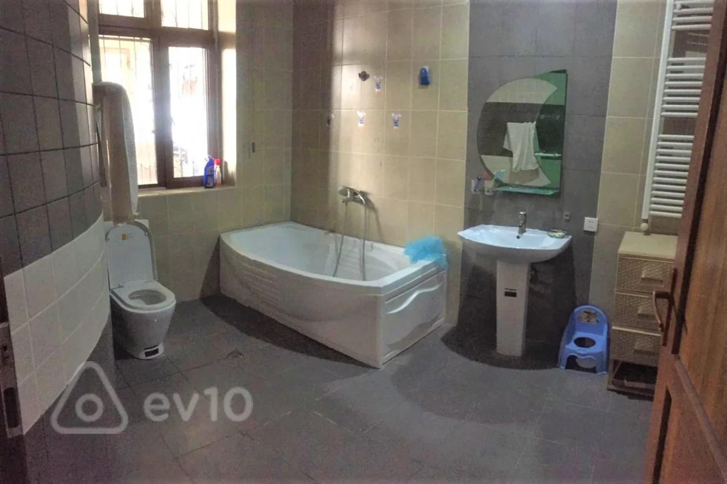 Kirayə verilir 10 otaqlı həyət evi 500 m²
