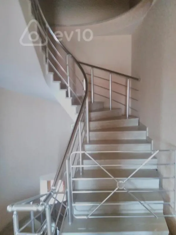 Kirayə verilir 10 otaqlı həyət evi 500 m²