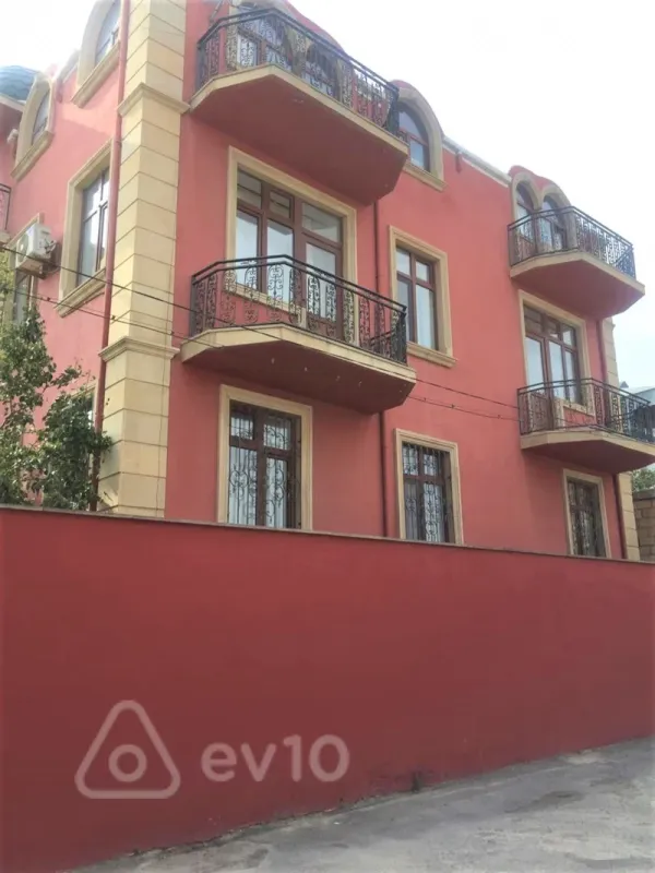Kirayə verilir 10 otaqlı həyət evi 500 m²