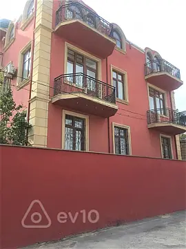 Kirayə verilir 10 otaqlı həyət evi 500 m²