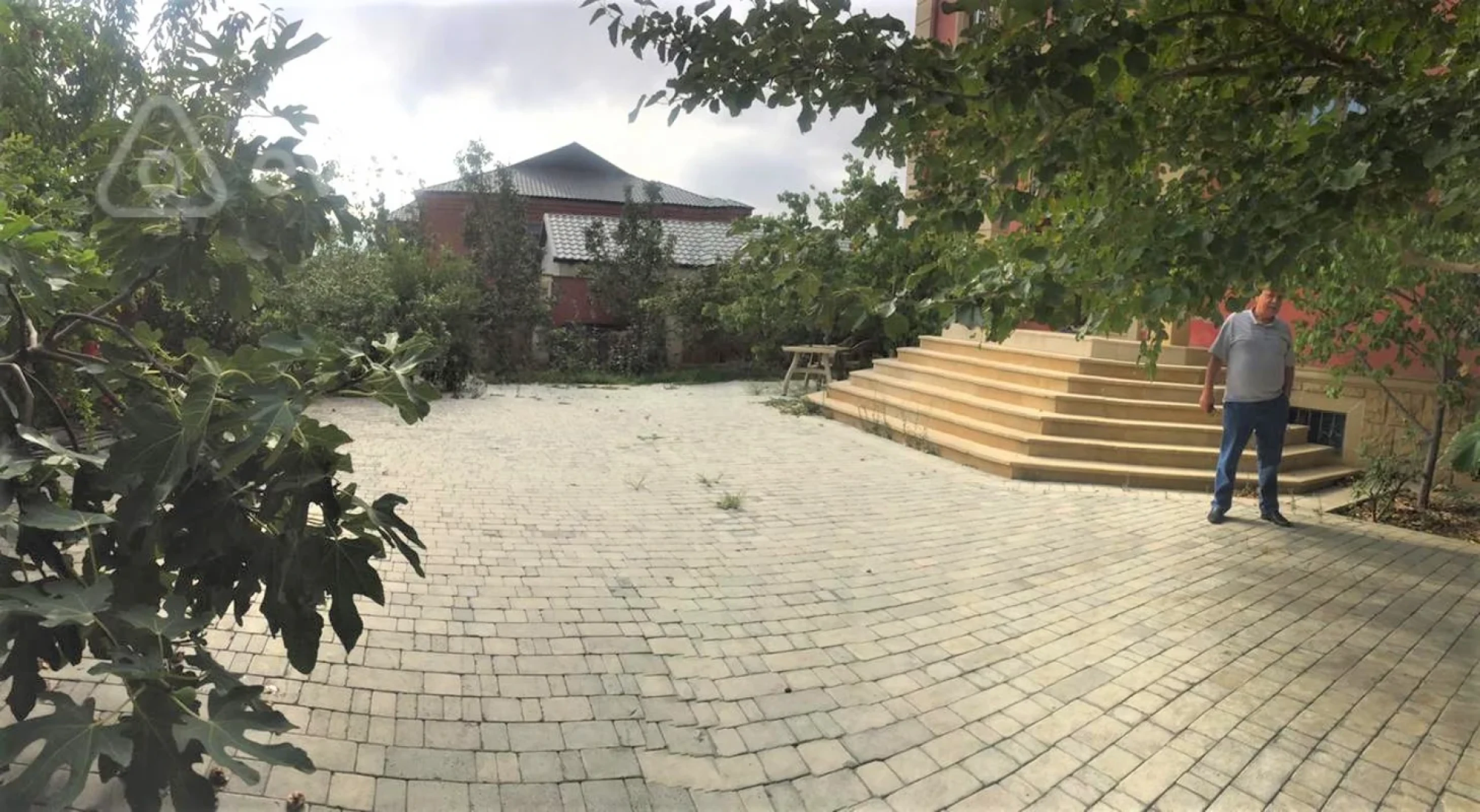 Kirayə verilir 10 otaqlı həyət evi 500 m²