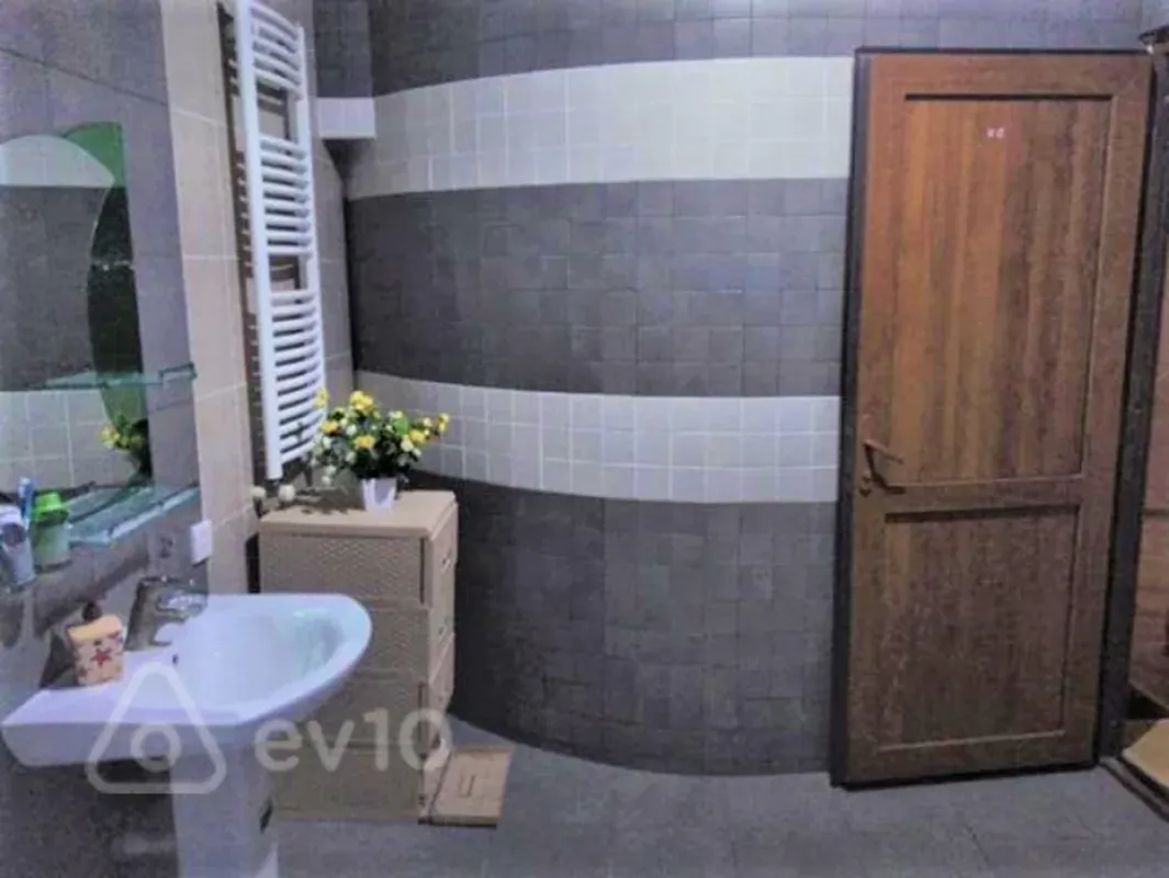 Kirayə verilir 10 otaqlı həyət evi 500 m²
