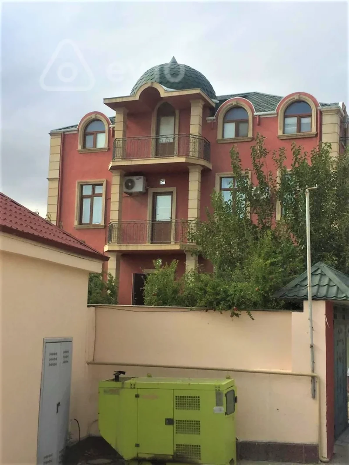 Kirayə verilir 10 otaqlı həyət evi 500 m²
