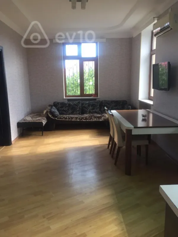Kirayə verilir 10 otaqlı həyət evi 500 m²