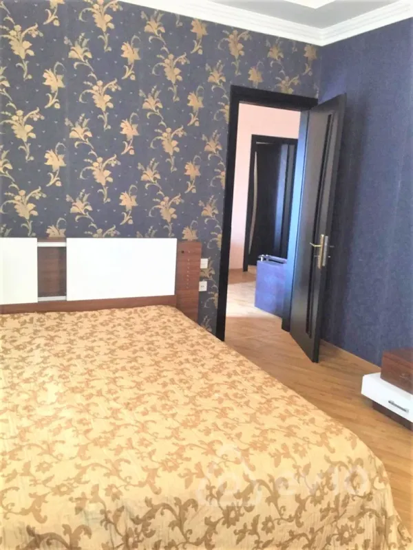 Kirayə verilir 10 otaqlı həyət evi 500 m²