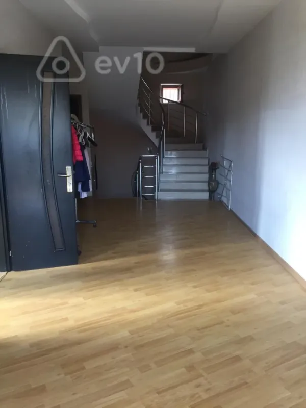 Kirayə verilir 10 otaqlı həyət evi 500 m²