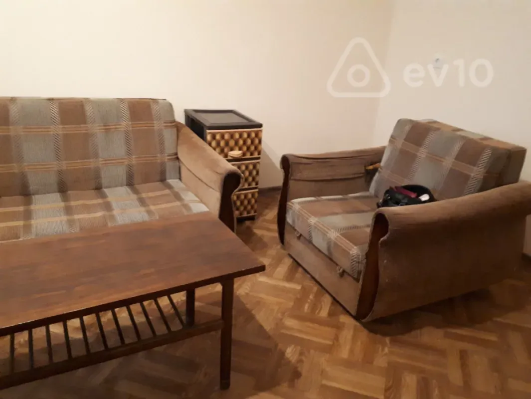 Kirayə verilir 2 otaqlı köhnə tikili 30 m²